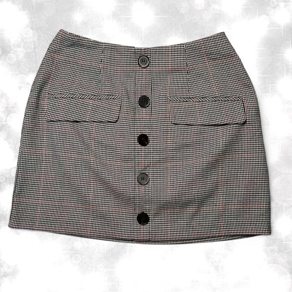 Forever 21 Classic Black and White Houndstooth Skirt - Picture 3 of 6
